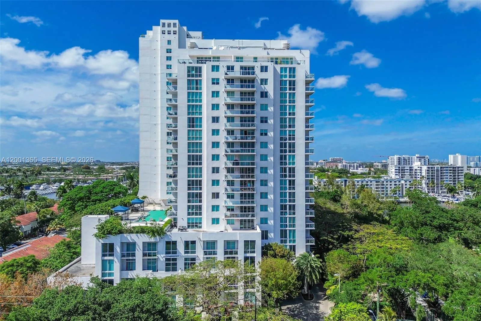 Foto de propiedad en 1861 S River Drive 2006, Miami, FL 33125 Miami con MLS# 