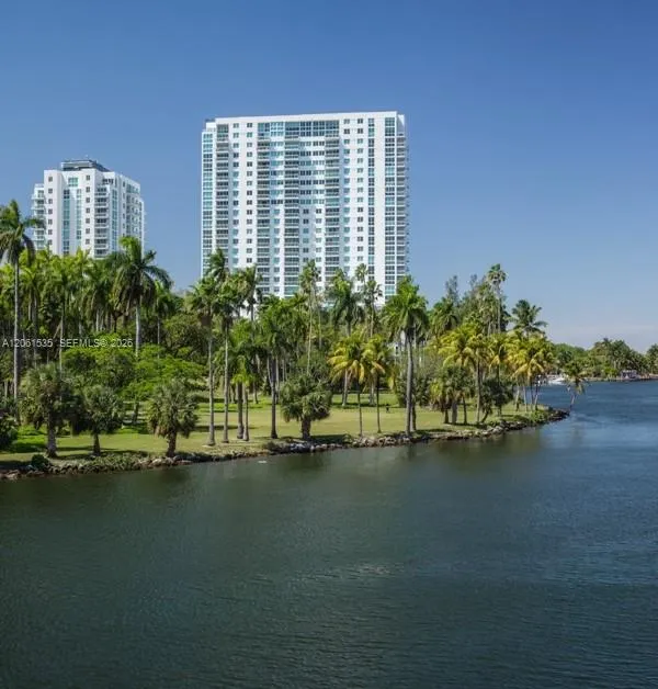 Foto de propiedad en 1861 S River Drive 212, Miami, FL 33125 Miami con MLS# 