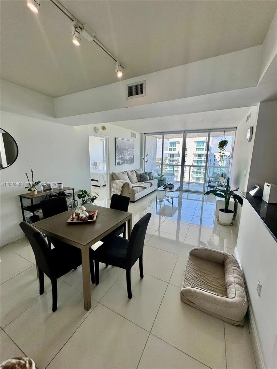 Foto de propiedad en 1861 S River Drive 2201, Miami, FL 33125 Miami con MLS#