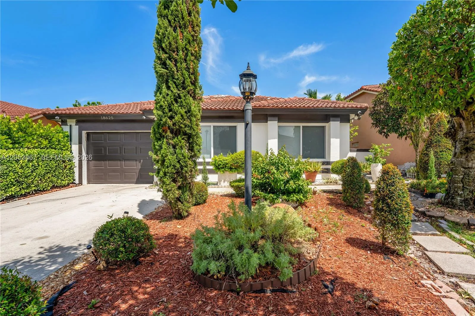 Foto de propiedad en 18625 NW 53rd Avenue, Miami Gardens, FL 33055 Miami Gardens con MLS# 