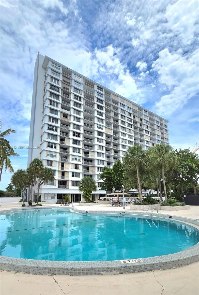 Foto de propiedad en 1865 79th St Causeway 11A, North Bay Village, FL 33141 North Bay Village con MLS# 