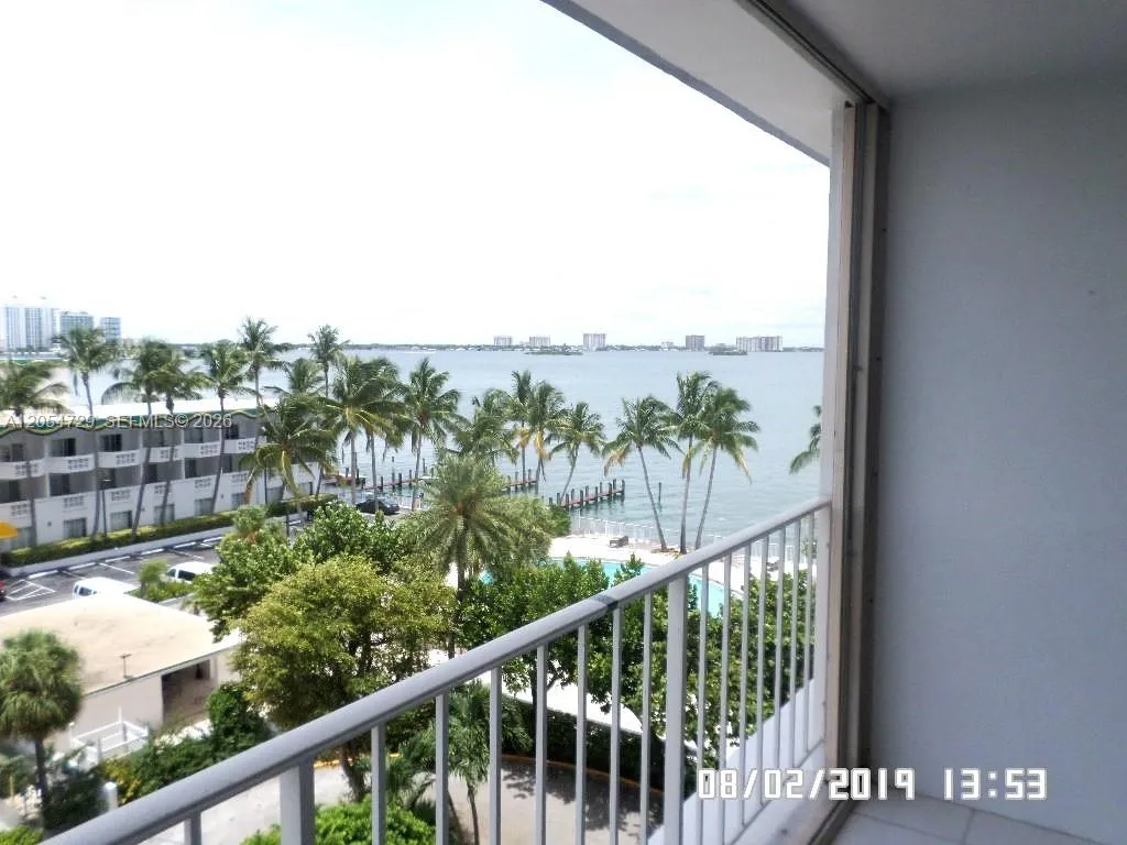 Foto de propiedad en 1865 79th St Causeway 6J, North Bay Village, FL 33141 North Bay Village con MLS# 