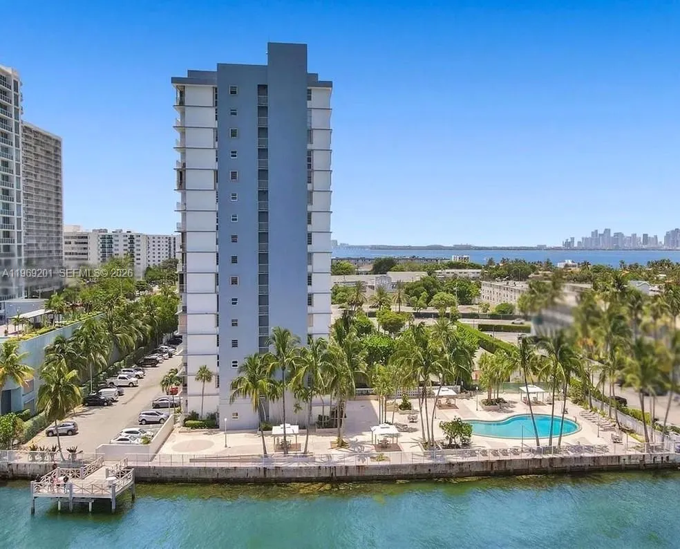 Foto de propiedad en 1865 79th St Causeway 6O, North Bay Village, FL 33141 North Bay Village con MLS# 