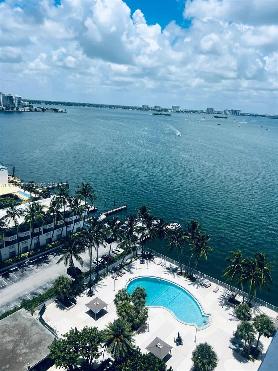Foto de propiedad en 1865 79th Street PH-J, North Bay Village, FL 33141 North Bay Village con MLS# 