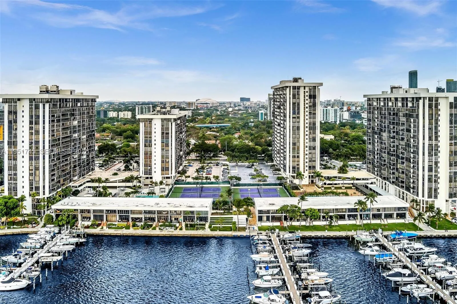 Foto de propiedad en 1865 Brickell Avenue A105, Miami, FL 33129 Miami con MLS# 