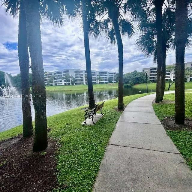 En Renta 1865 Palm Cove Boulevard 9-102, Delray Beach, FL 33445, Delray Beach, FL 33445