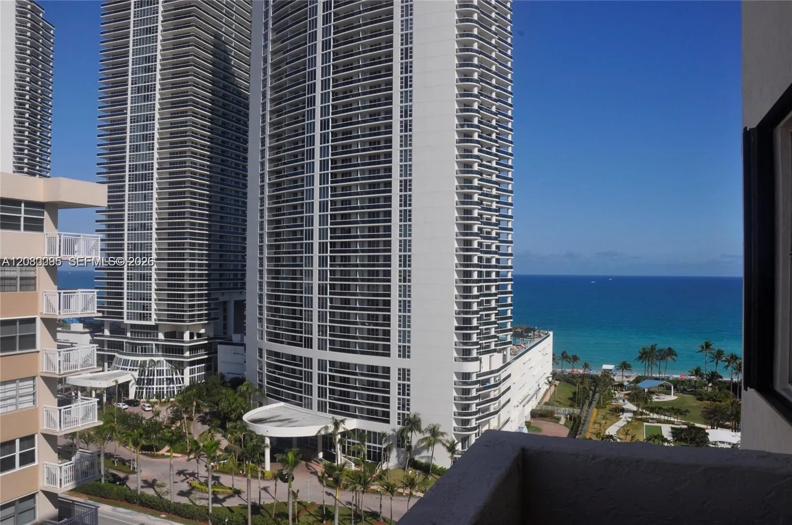 Foto de propiedad en 1865 S Ocean Drive 12E, Hallandale Beach, FL 33009 Hallandale Beach con MLS# 