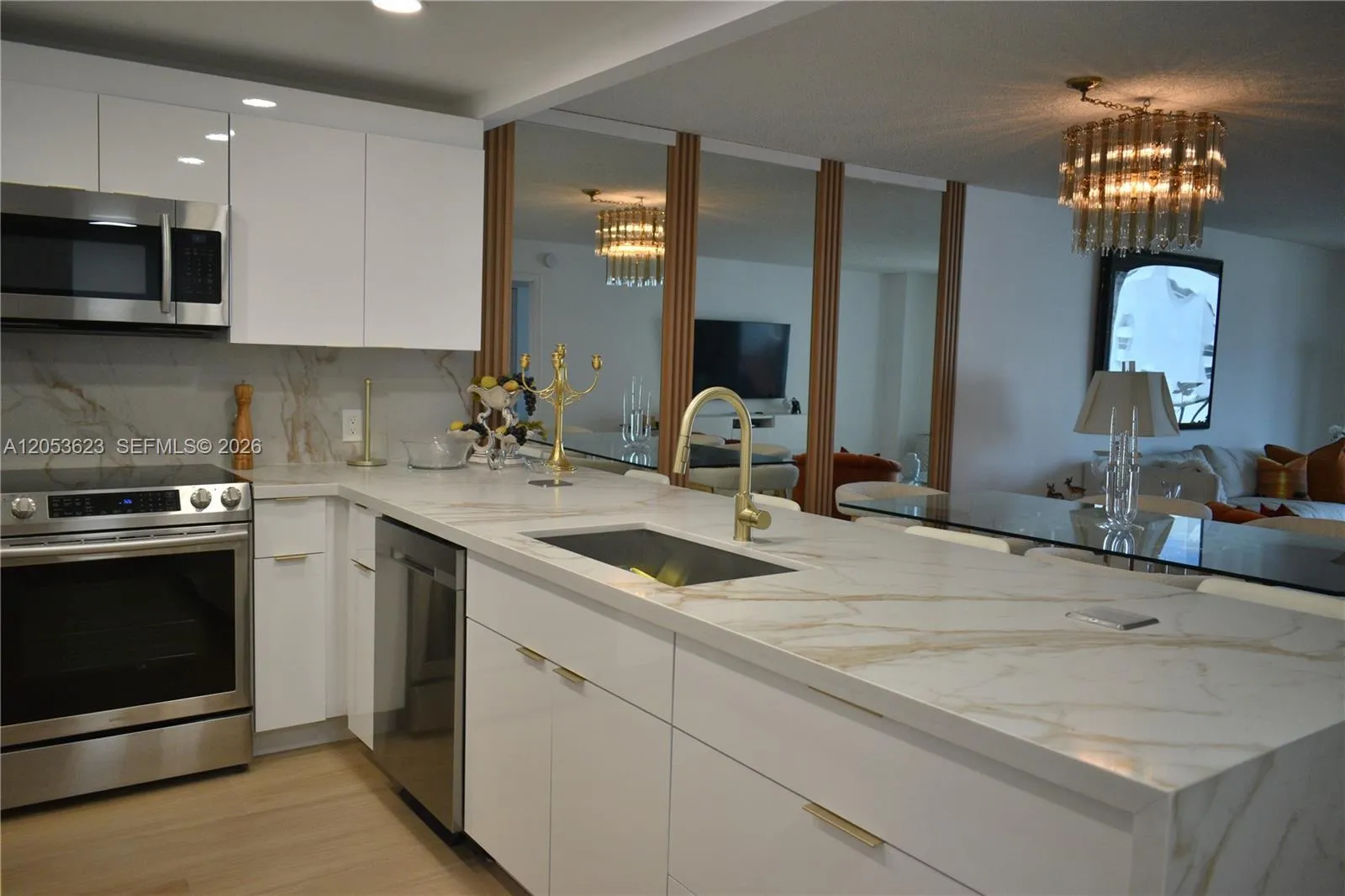 Foto de propiedad en 1865 S Ocean Drive 14N, Hallandale Beach, FL 33009 Hallandale Beach con MLS# 