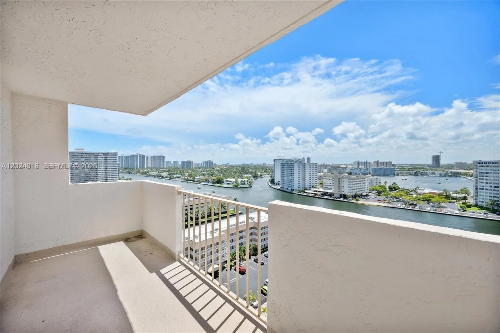 Vendido 1865 S Ocean Drive 15L, Hallandale Beach, FL 33009, Hallandale Beach, FL 33009