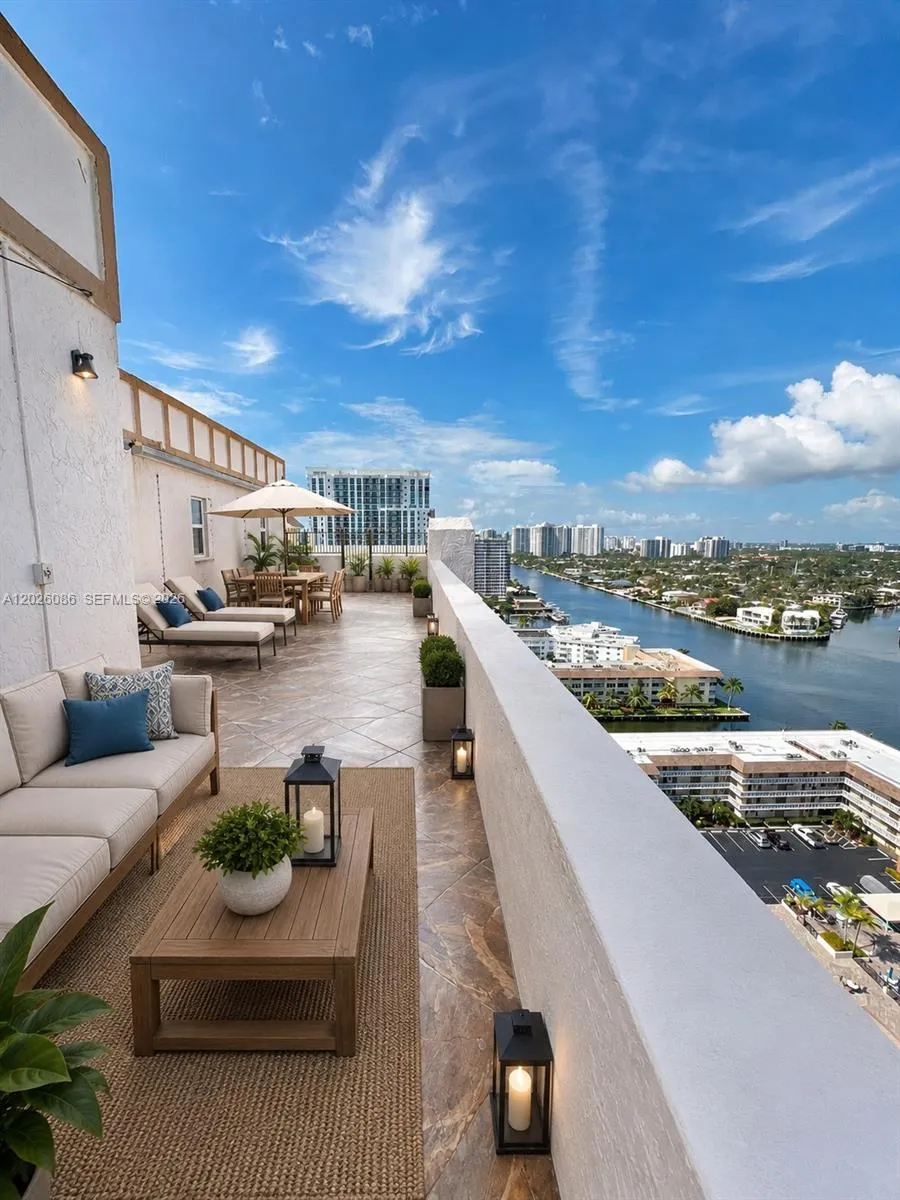 Foto de propiedad en 1865 S Ocean Drive 21A, Hallandale Beach, FL 33009 Hallandale Beach con MLS# 