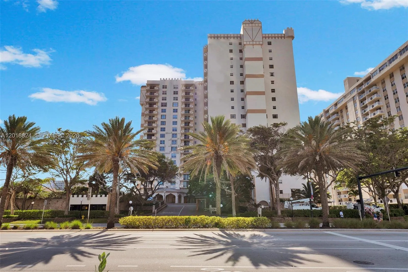 Foto de propiedad en 1865 S Ocean Drive 4C, Hallandale Beach, FL 33009 Hallandale Beach con MLS# 