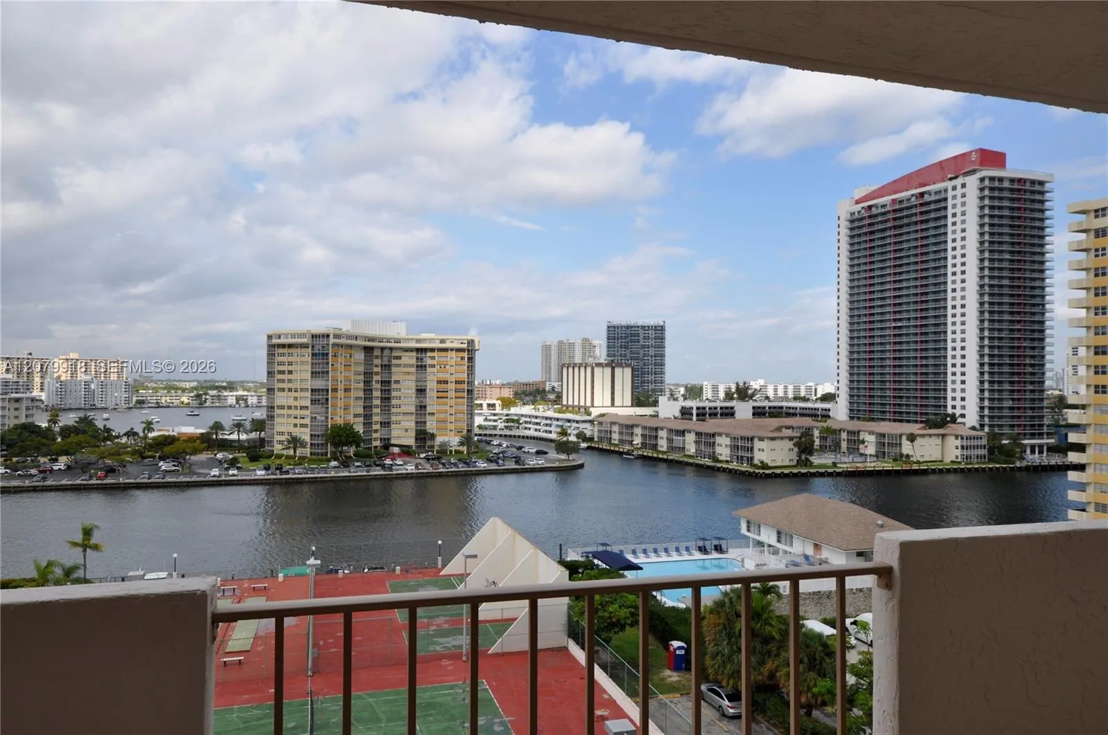 Foto de propiedad en 1865 S Ocean Drive 9I, Hallandale Beach, FL 33009 Hallandale Beach con MLS# 