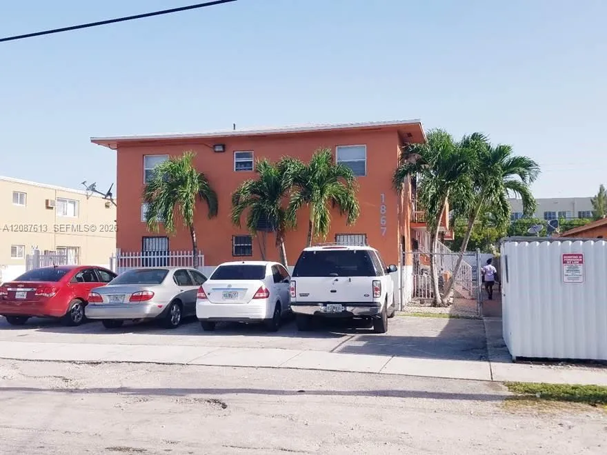En Venta 1867 NW 35th Street 1, 2, 3, 4, 5, 6, Miami, FL 33142, Miami, FL 33142