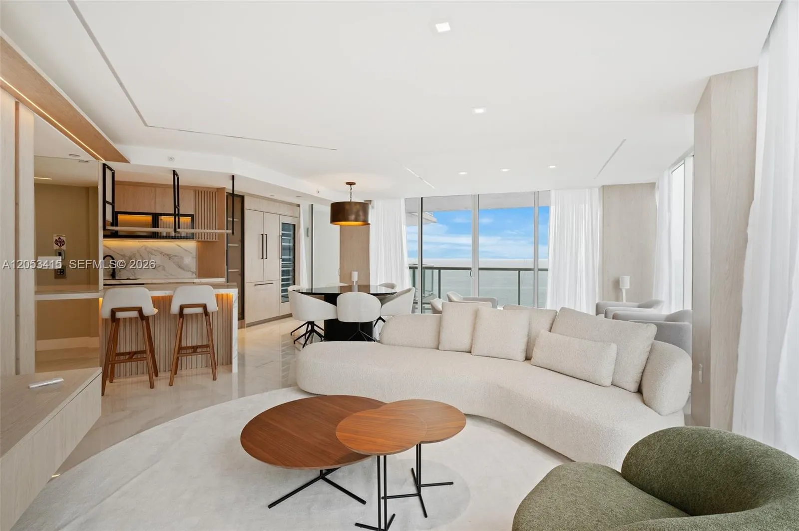 Foto de propiedad en 18671 Collins Avenue 2103, Sunny Isles Beach, FL 33160 Sunny Isles Beach con MLS# 