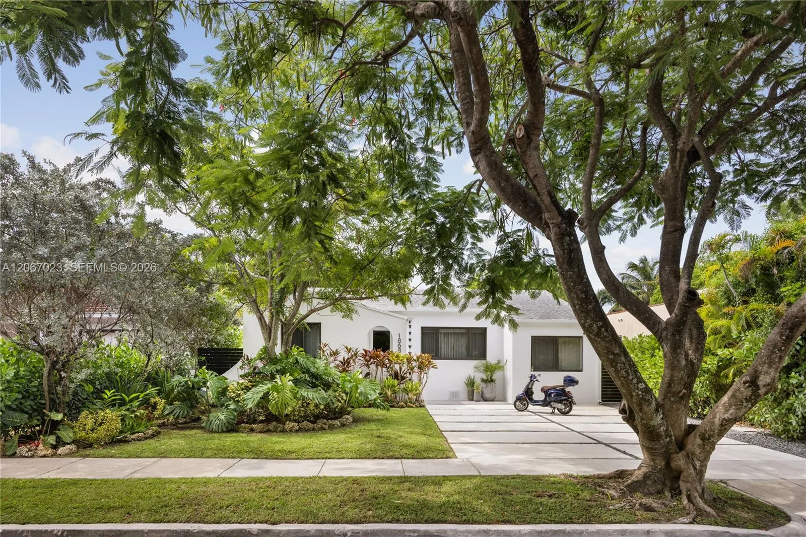 Foto de propiedad en 1868 SW 13th Street, Miami, FL 33145 Miami con MLS# 