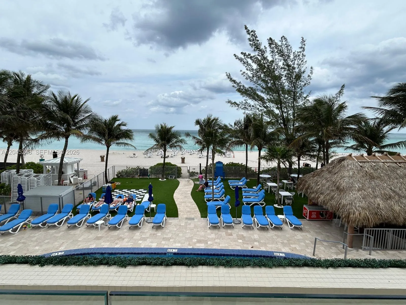 Foto de propiedad en 18683 Collins Avenue 1706, Sunny Isles Beach, FL 33160 Sunny Isles Beach con MLS# 
