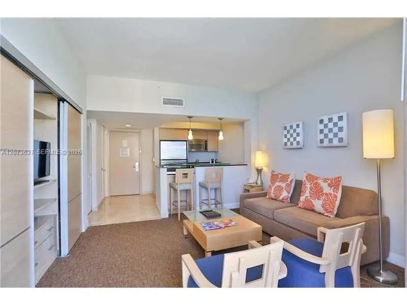 Foto de propiedad en 18683 Collins Avenue 1709, Sunny Isles Beach, FL 33160 Sunny Isles Beach con MLS# 