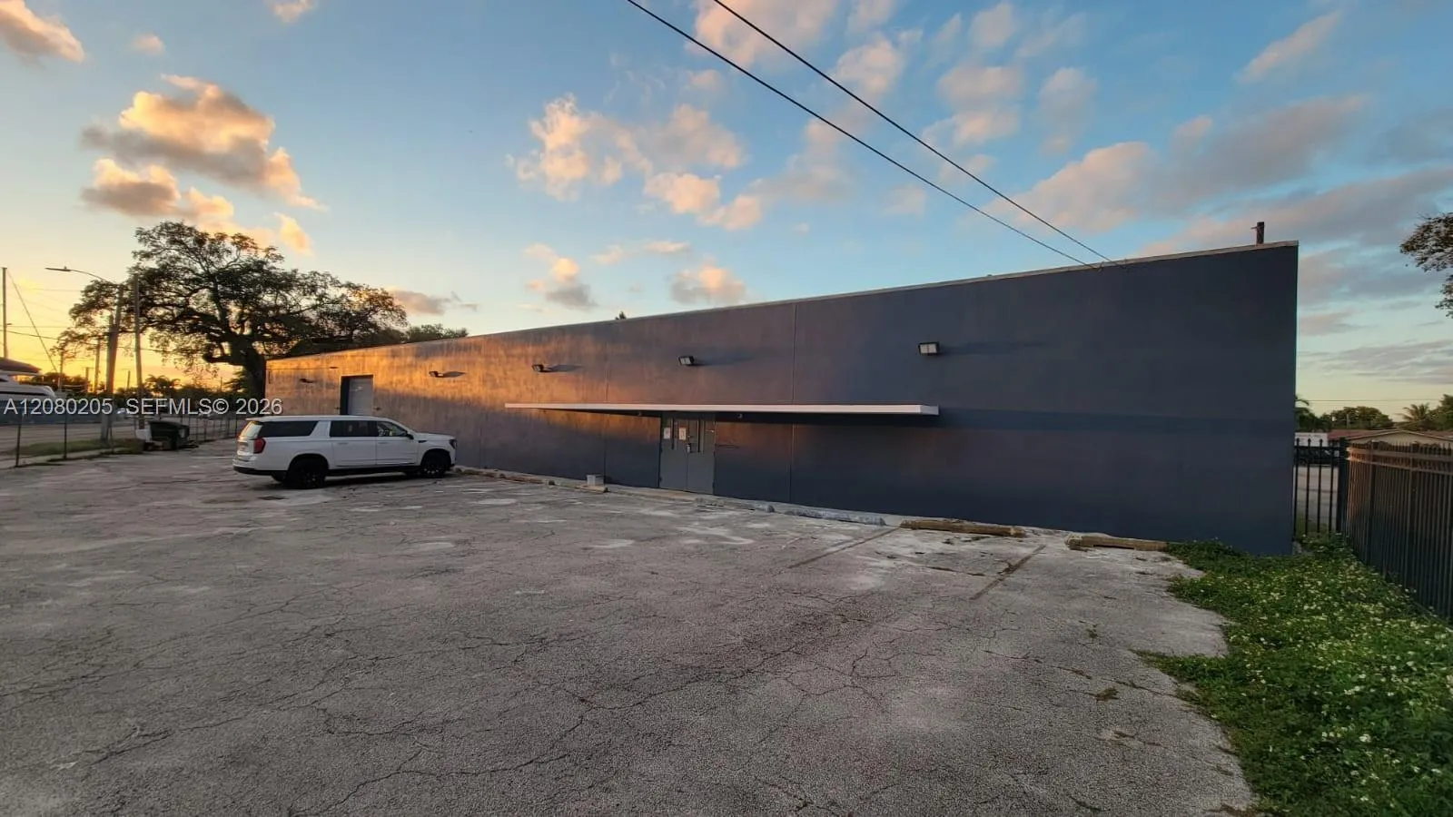 Foto de propiedad en 1871 N River Drive, Miami, FL 33125 Miami con MLS# 