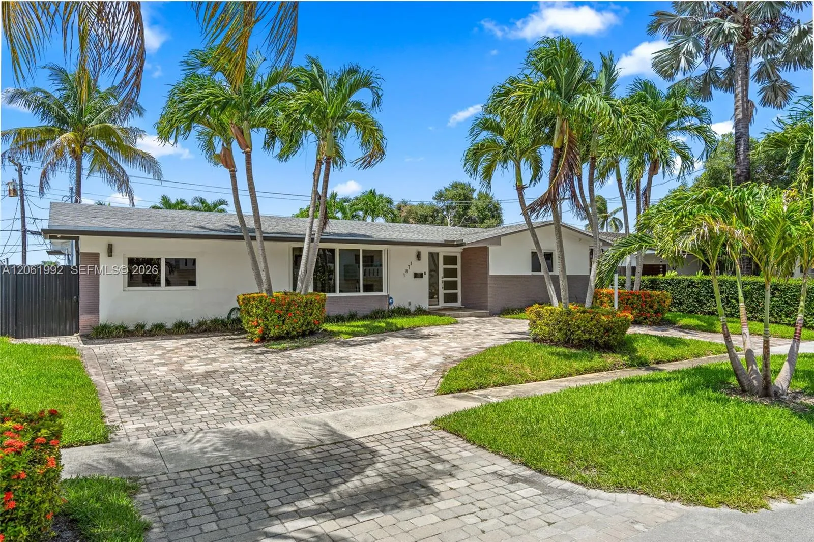 Foto de propiedad en 1871 NE 186th Street, North Miami Beach, FL 33179 North Miami Beach con MLS# 