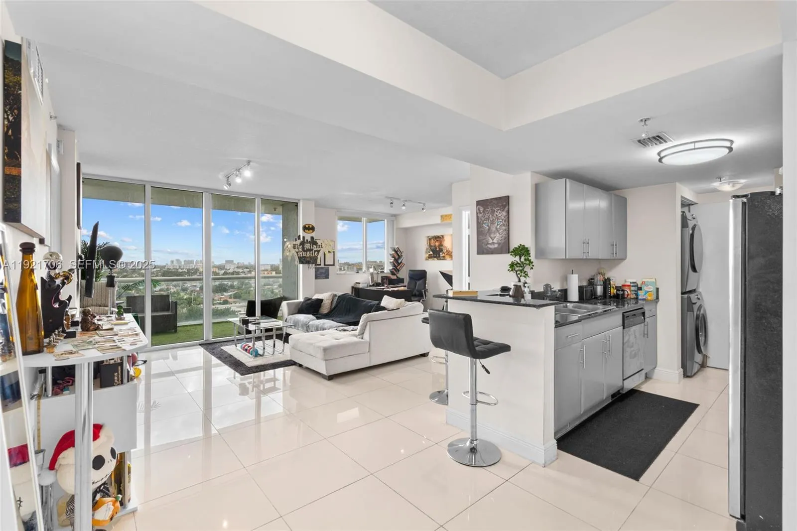 Foto de propiedad en 1871 S River Drive 1402, Miami, FL 33125 Miami con MLS# 