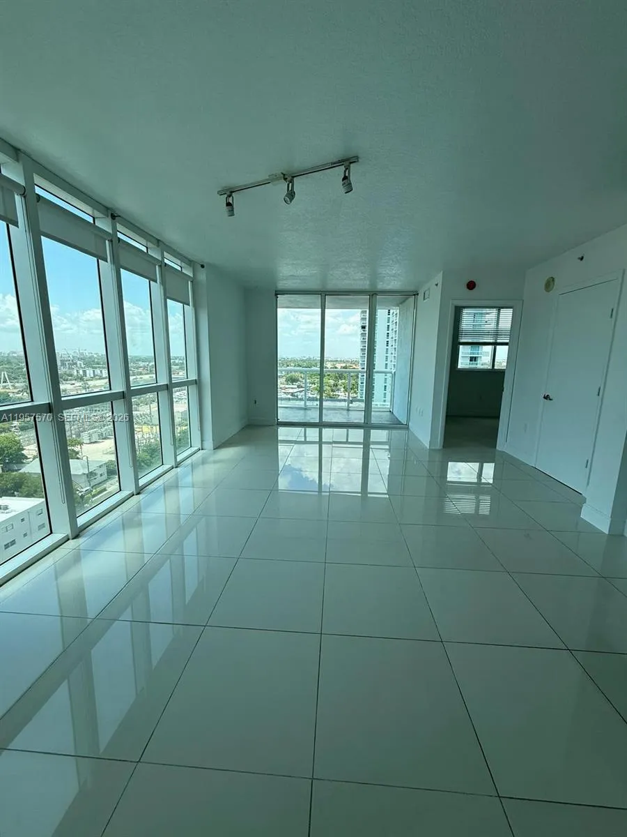 Foto de propiedad en 1871 S River Drive 1503, Miami, FL 33125 Miami con MLS# 