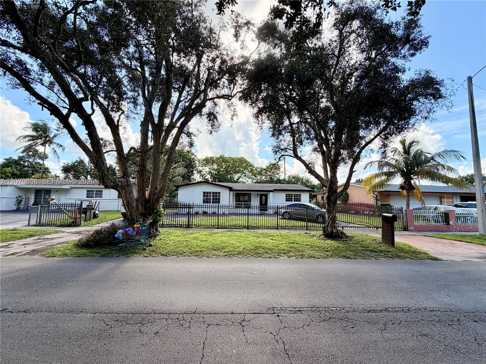 Foto de propiedad en 18711 NW 24th Avenue, Miami Gardens, FL 33056 Miami Gardens con MLS# 