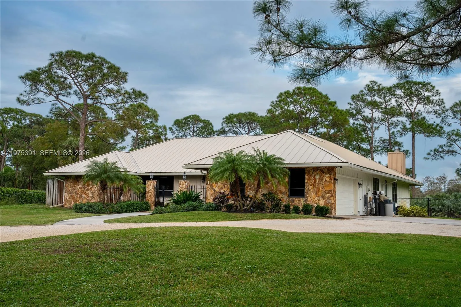 Foto de propiedad en 1872 SE Colony Way, Jupiter, FL 33478 Jupiter con MLS# 