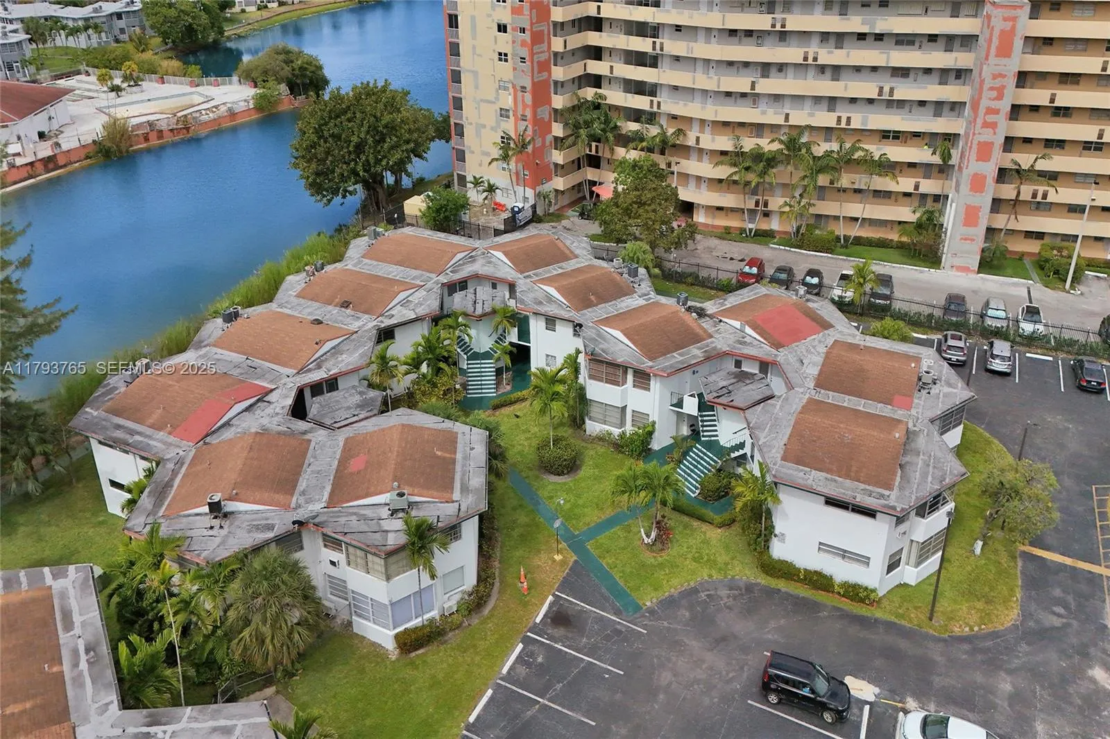 Foto de propiedad en 18746 NE 18th Avenue 146, Miami, FL 33179 Miami con MLS# 