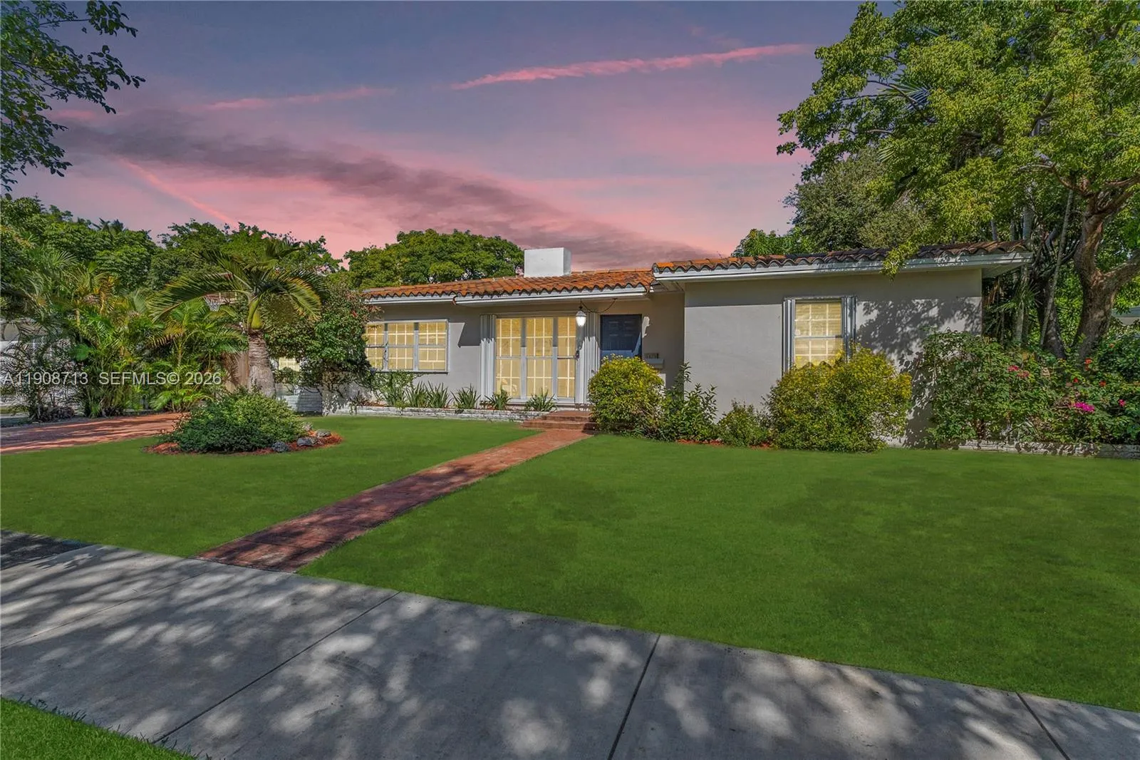 Vendido 1875 Alamanda Drive, North Miami, FL 33181, North Miami, FL 33181