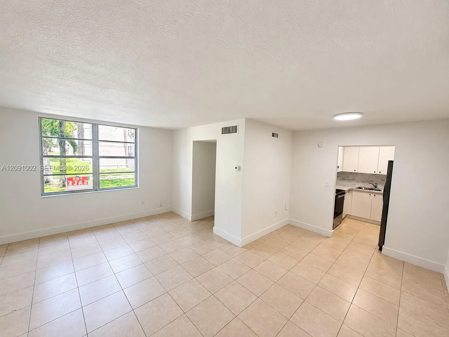 En Renta 1875 W 56th Street 109, Hialeah, FL 33012, Hialeah, FL 33012