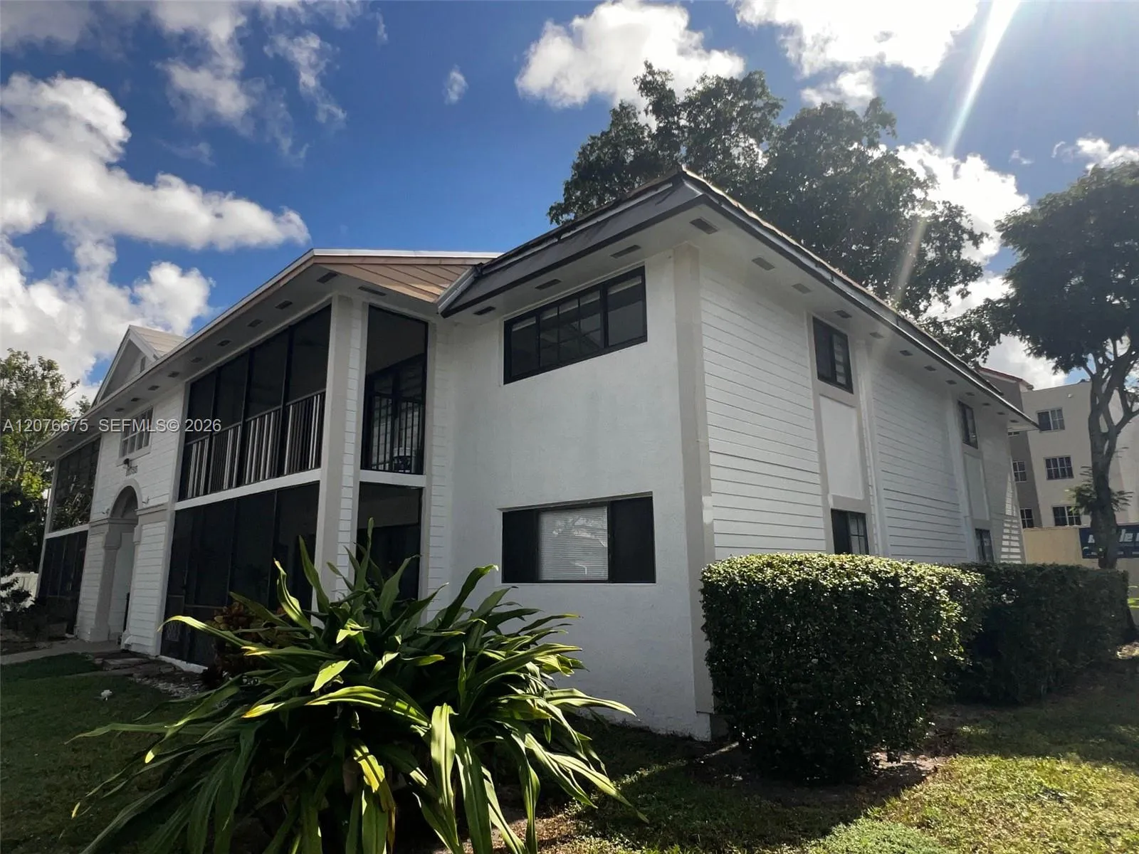 Foto de propiedad en 18755 NW 62nd Avenue 204, Hialeah, FL 33015 Hialeah con MLS# 