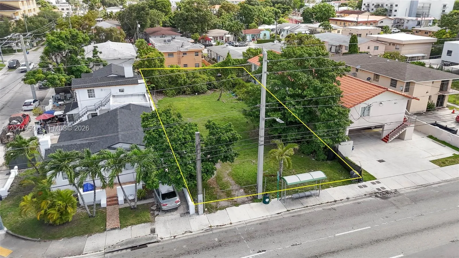 Foto de propiedad en 1877 SW 7th Street, Miami, FL 33135 Miami con MLS# 