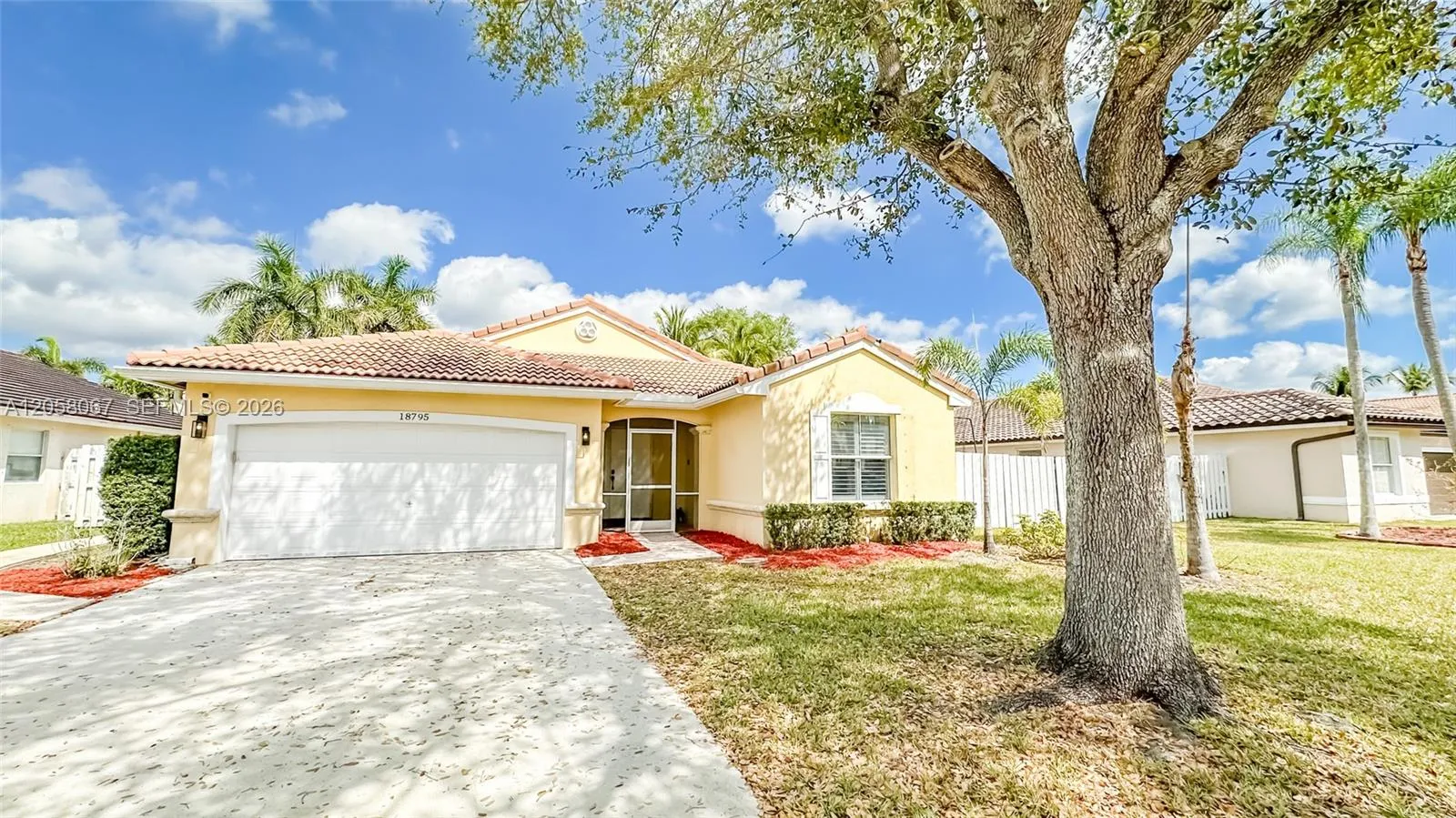 Foto de propiedad en 18795 NW 24th Court, Pembroke Pines, FL 33029 Pembroke Pines con MLS# 