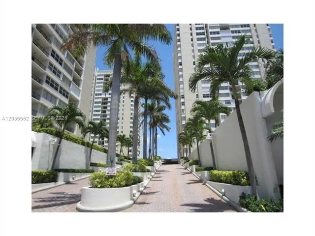 En Venta 1880 S Ocean Drive 304, Hallandale Beach, FL 33009, Hallandale Beach, FL 33009