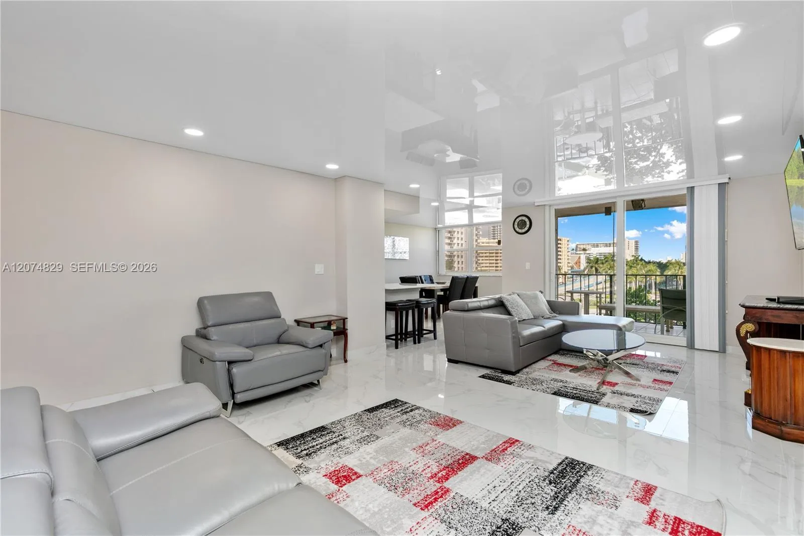 Foto de propiedad en 1880 S Ocean Drive 406, Hallandale Beach, FL 33009 Hallandale Beach con MLS# 