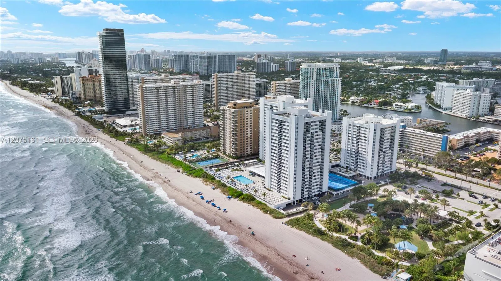 Foto de propiedad en 1880 S Ocean Drive TS106, Hallandale Beach, FL 33009 Hallandale Beach con MLS# 