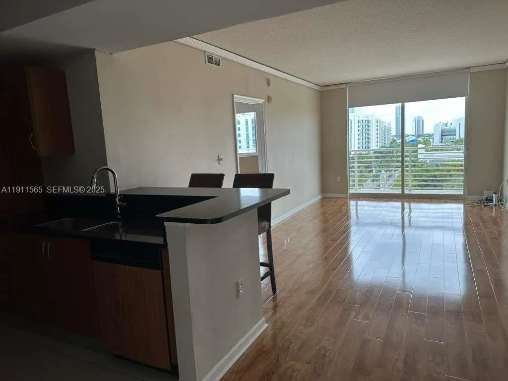 Foto de propiedad en 18800 NE 29th Avenue 913, Aventura, FL 33180 Aventura con MLS# 