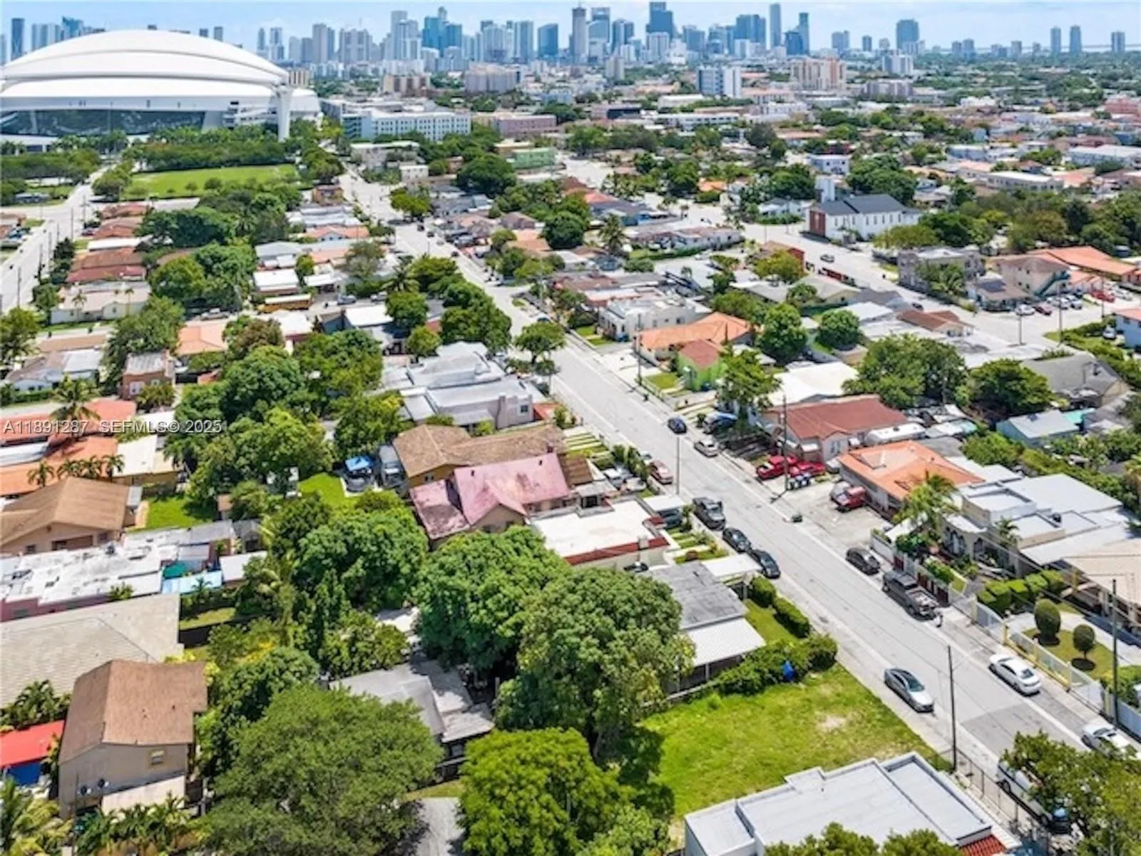 Foto de propiedad en 1881 NW 4th Street, Miami, FL 33125 Miami con MLS# 