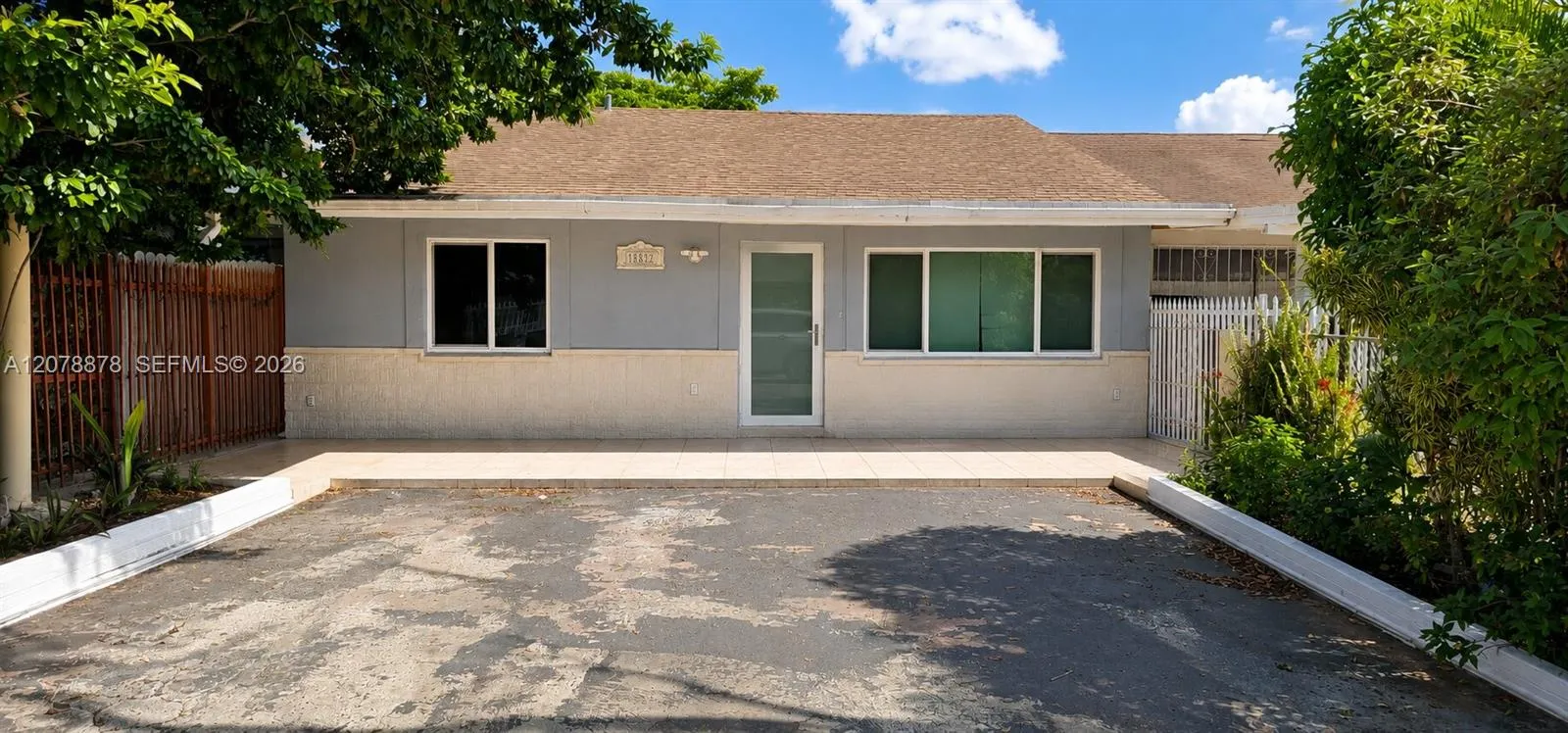 Foto de propiedad en 18820 NW 45th Avenue, Miami Gardens, FL 33055 Miami Gardens con MLS# 