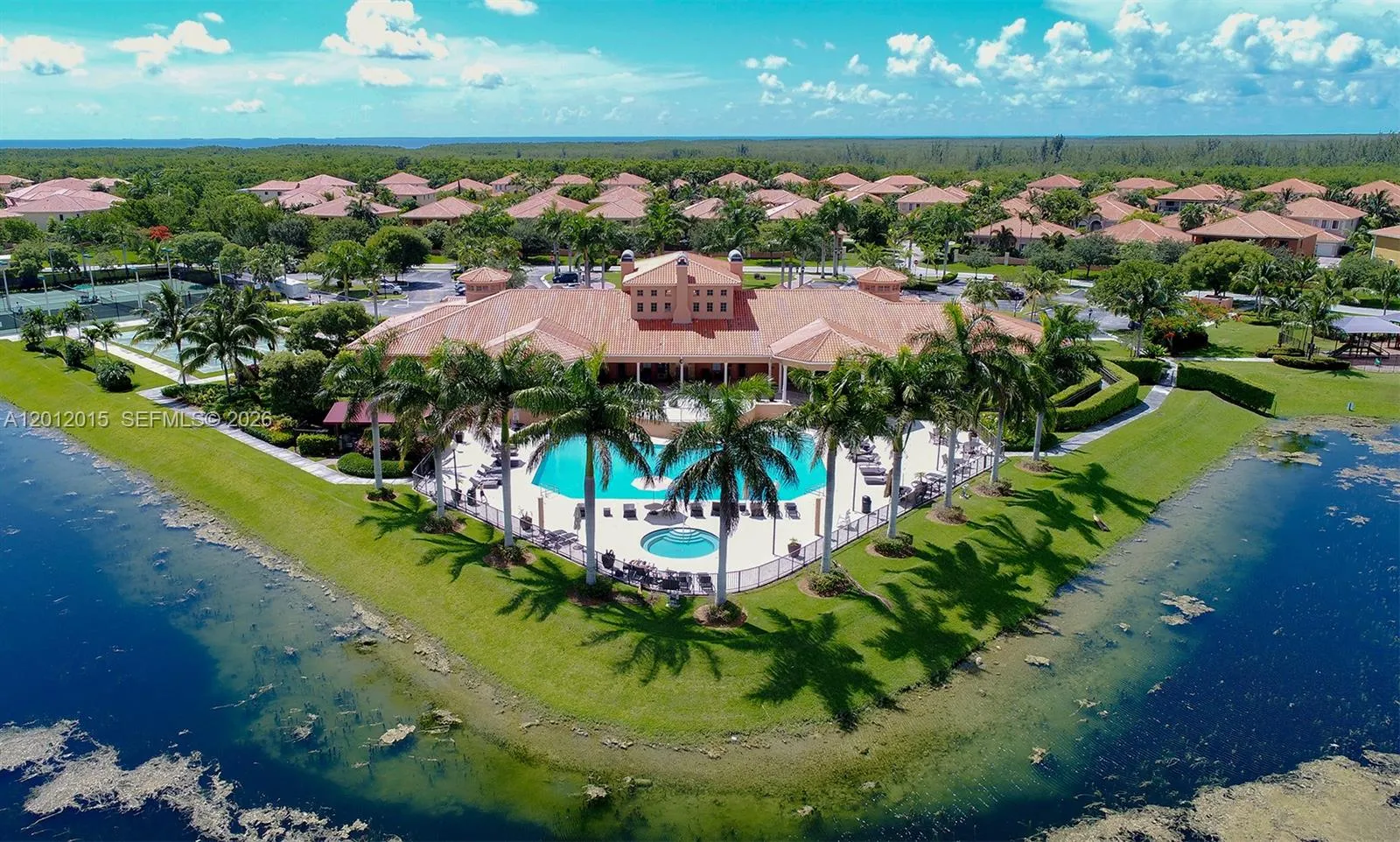 Foto de propiedad en 18841 SW 74th Court, Cutler Bay, FL 33157 Cutler Bay con MLS# 