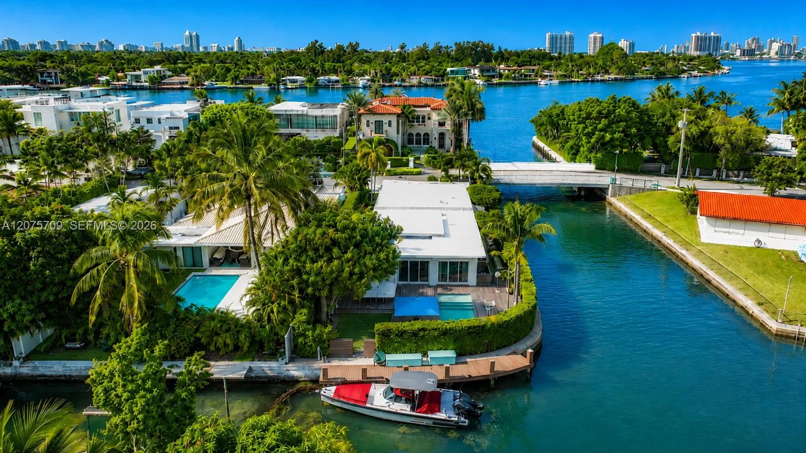 Foto de propiedad en 1885 Daytonia Road, Miami Beach, FL 33141 Miami Beach con MLS# 