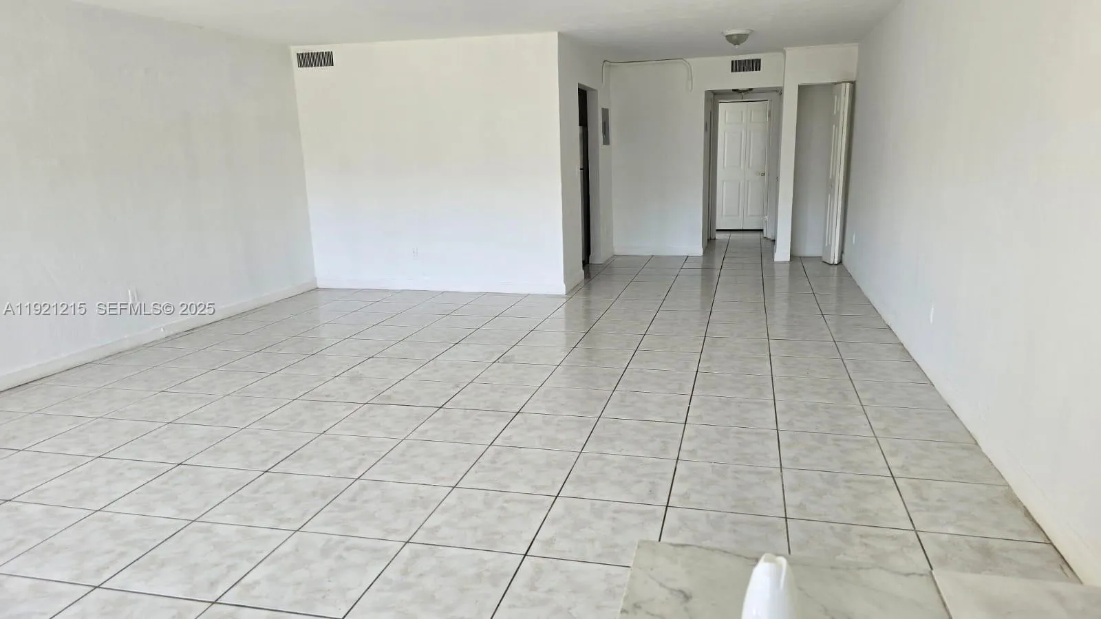 Foto de propiedad en 1885 NE 121st Street 17, North Miami, FL 33181 North Miami con MLS# 