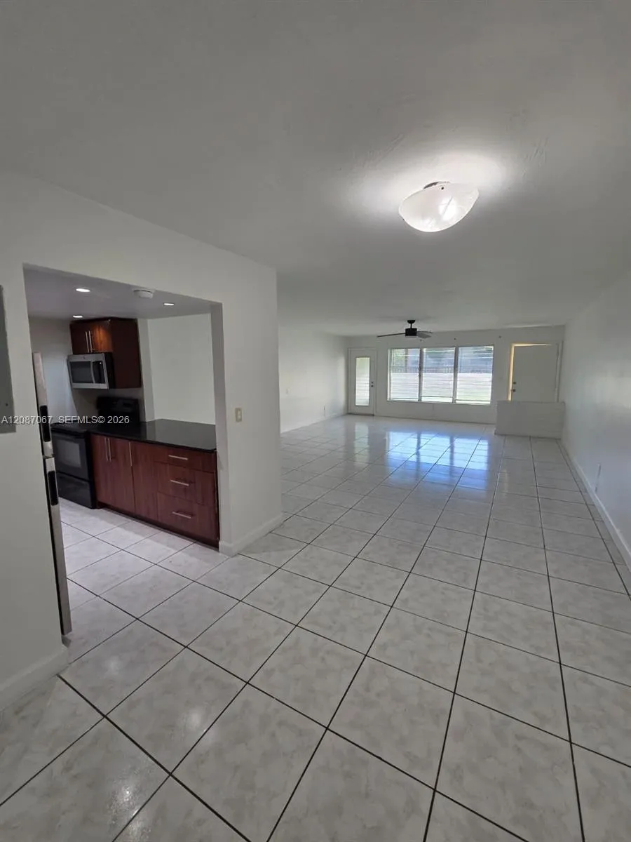 En Venta 1885 NE 121st Street 8, North Miami, FL 33181, North Miami, FL 33181