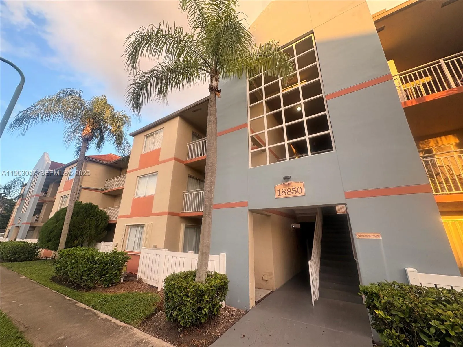 Foto de propiedad en 18850 NW 57th Avenue 306, Hialeah, FL 33015 Hialeah con MLS# 