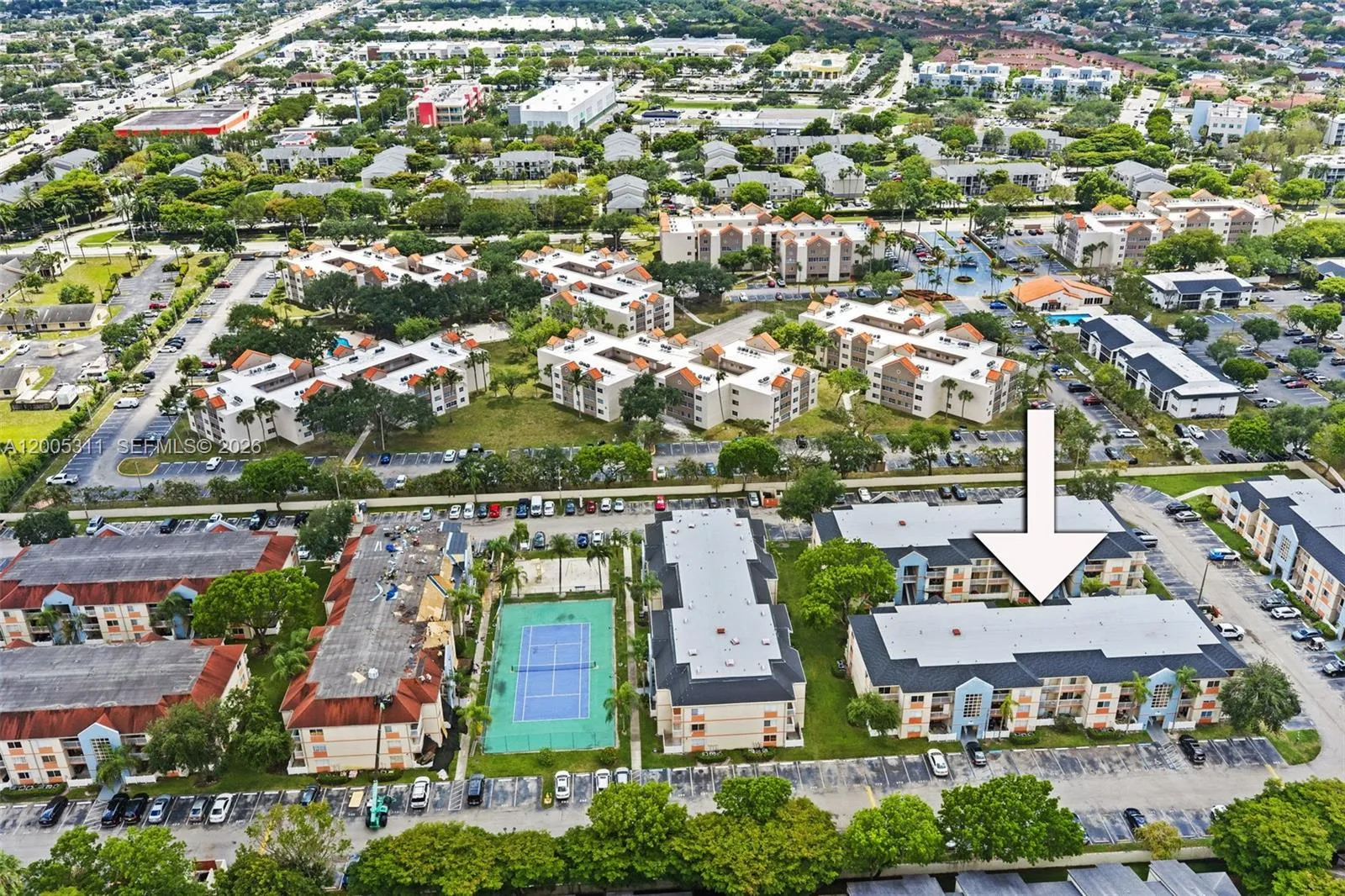 Foto de propiedad en 18880 NW 57th Avenue 301, Hialeah, FL 33015 Hialeah con MLS# 