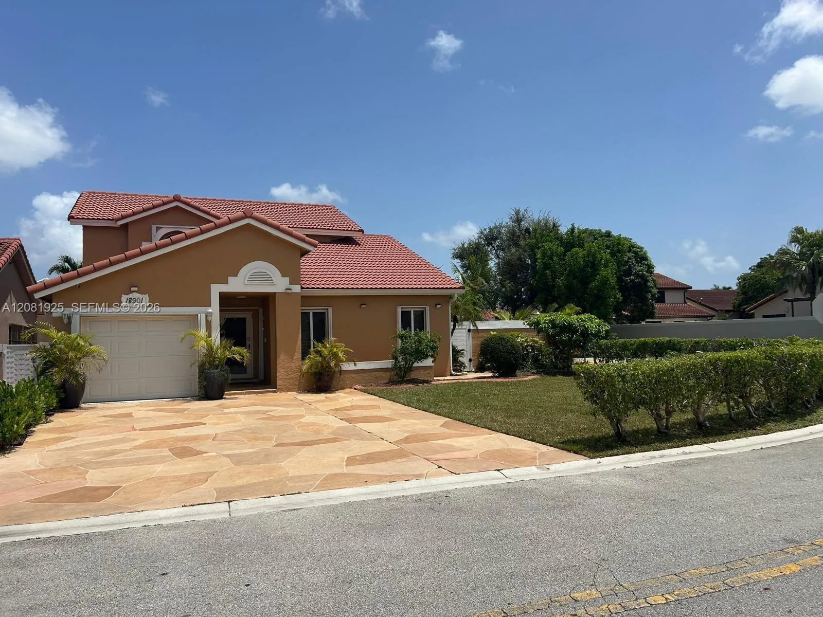 Foto de propiedad en 18901 NW 55th Avenue, Miami Gardens, FL 33055 Miami Gardens con MLS# 