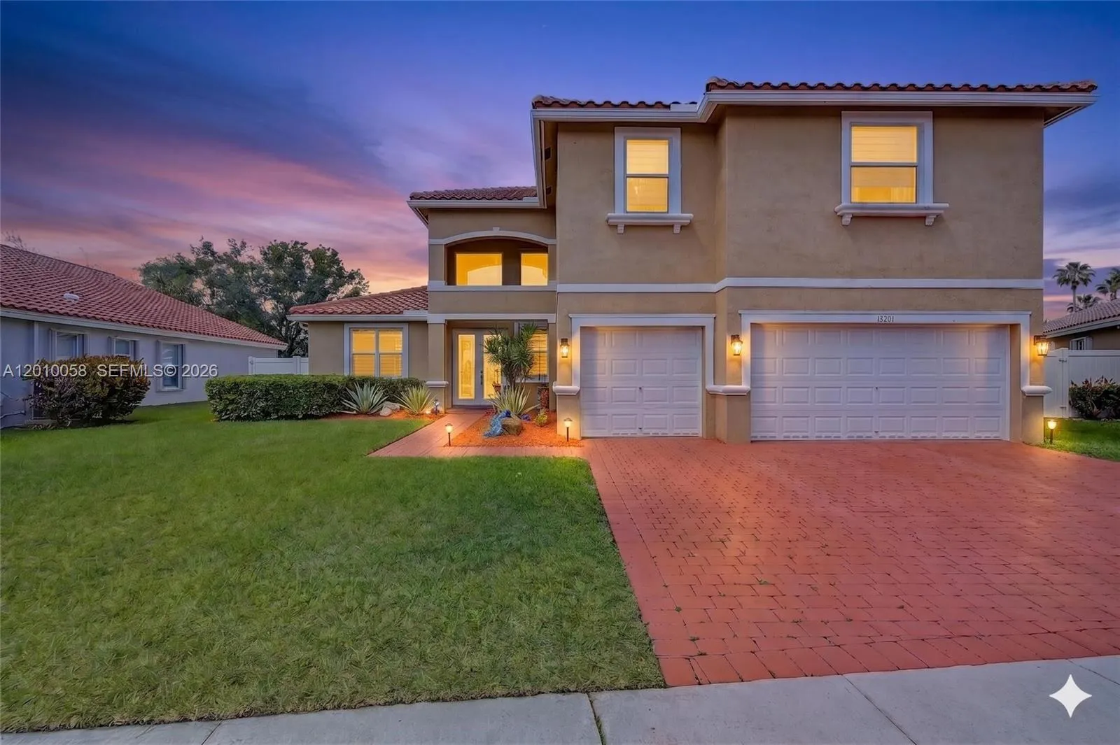 Foto de propiedad en 18901 SW 15th Street, Pembroke Pines, FL 33029 Pembroke Pines con MLS# 
