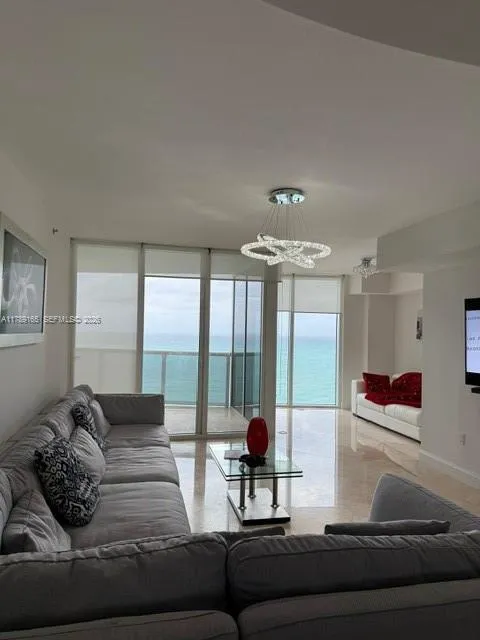 Foto de propiedad en 18911 Collins Avenue 2804, Sunny Isles Beach, FL 33160 Sunny Isles Beach con MLS# 