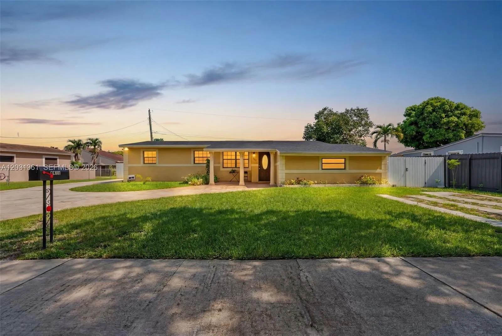 Foto de propiedad en 18930 NW 44th Court C, Miami Gardens, FL 33055 Miami Gardens con MLS# 