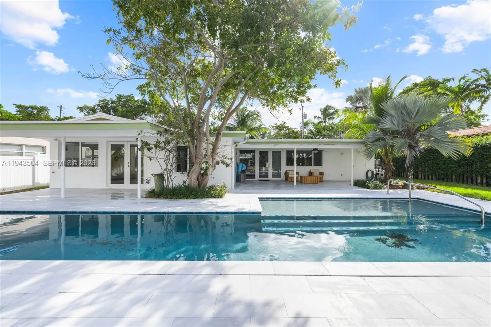 Vendido 1895 Ixora Road, North Miami, FL 33181, North Miami, FL 33181